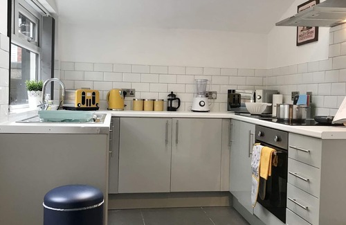 Wigan House | Stylish 3 Bedroom House Only 5 Mins From M6/m58