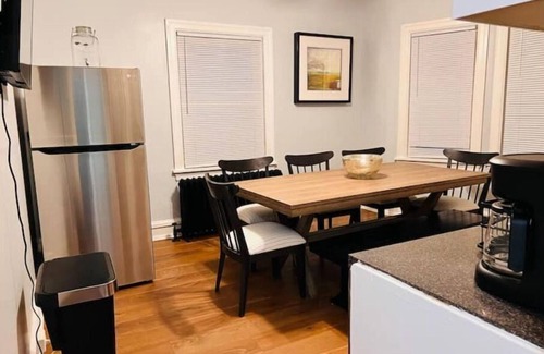 Upper Darby Apartment | Stylish 3 bedroom in Suburbs | Very Walkable Area