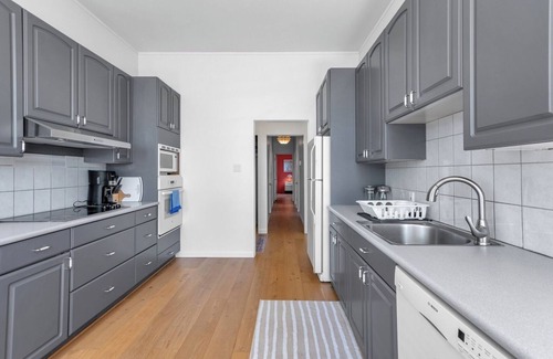 Cathedral Hill Condo | Stylish 3-BR Condo near Japantown + Garage Parking