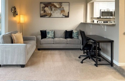 Davenport House | Stylish 3BR 2BA Oasis,Pool & Mins to Disney Magic and Universal