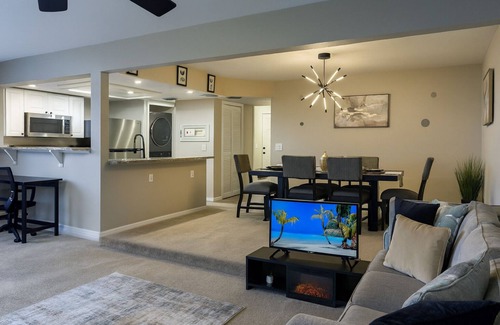 Davenport House | Stylish 3BR 2BA Oasis,Pool & Mins to Disney Magic and Universal