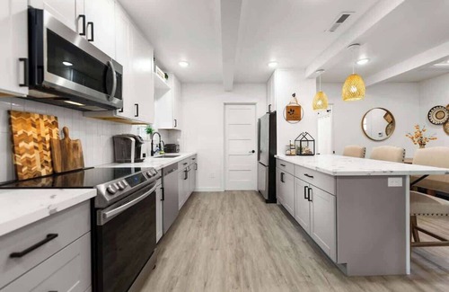 Vancouver House | Stylish 3BR | 2mi to Waterfront + Fenced Yard