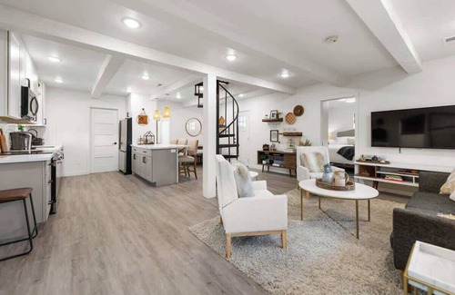 Vancouver House | Stylish 3BR | 2mi to Waterfront + Fenced Yard