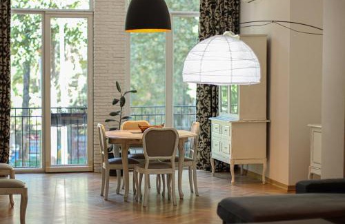 Vake Apartment | Stylish 3BR Apt near Mziuri Park - By Wehost