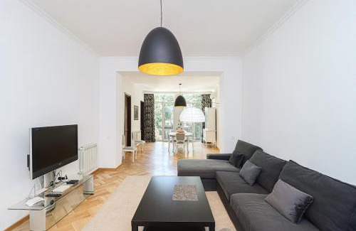 Vake Apartment | Stylish 3BR Apt near Mziuri Park - By Wehost