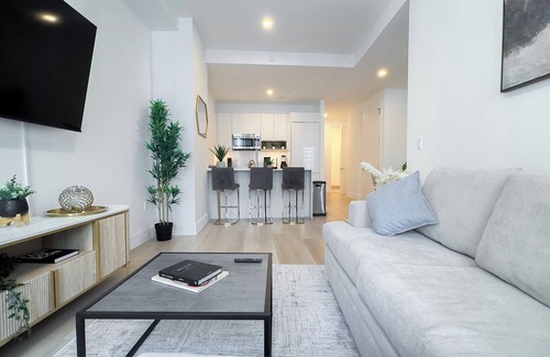 Financial District Apartment | Stylish 3BR Luxury Retreat in the Heart of FiDi