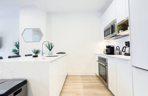 Financial District Apartment | Stylish 3BR Luxury Retreat in the Heart of FiDi