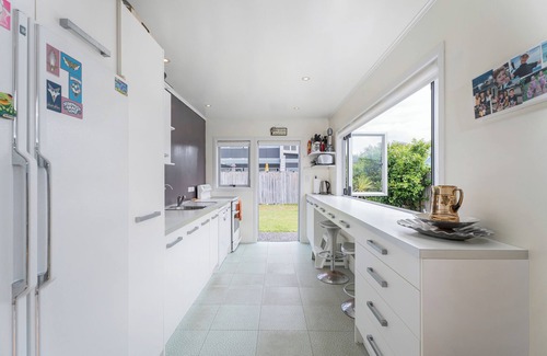 Whangamata House | Stylish 3BR Retreat Centrally Located Near Beach & Town