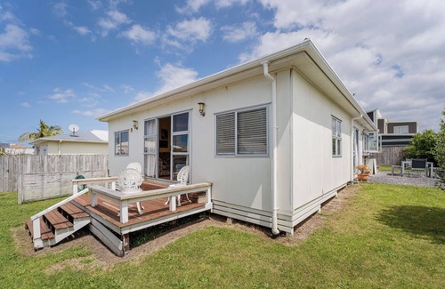 Whangamata House | Stylish 3BR Retreat Centrally Located Near Beach & Town