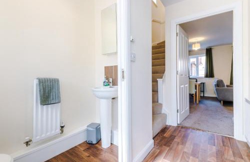 Ewloe House | Stylish 3BR Semi-Detached Home - Peaceful Area with Driveway