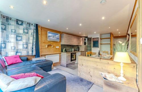 Val-Thorens Apartment | Stylish 3BR with 2BA in the Heart of Val Thorens in which Sleeps 8 A5 Serac