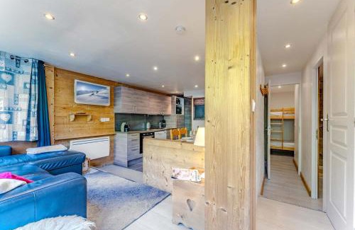 Val-Thorens Apartment | Stylish 3BR with 2BA in the Heart of Val Thorens in which Sleeps 8 A5 Serac