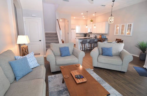 Lake Davenport Estates House | Stylish 4 bedroom/3.5 bath home, private west-facing pool, Disney 8 miles
