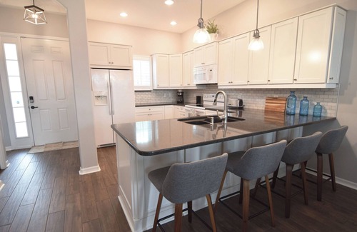 Lake Davenport Estates House | Stylish 4 bedroom/3.5 bath home, private west-facing pool, Disney 8 miles
