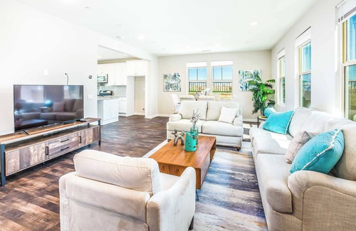 Ontario House | Stylish 4-Bedroom Home｜Peaceful Patio｜Pet-Friendly｜Perfect for Relocation #41414