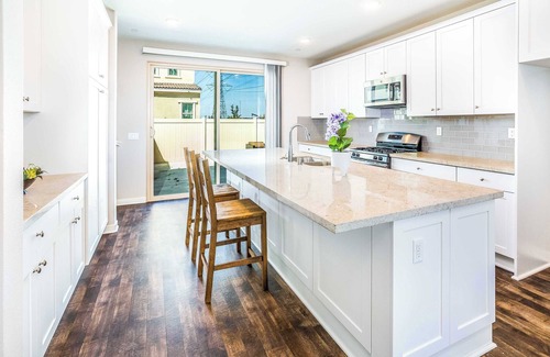 Ontario House | Stylish 4-Bedroom Home｜Peaceful Patio｜Pet-Friendly｜Perfect for Relocation #41414