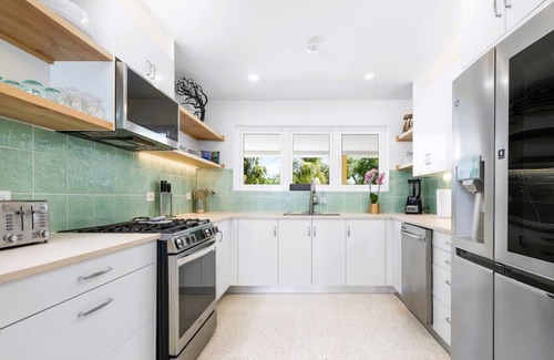 Malmok Villa | Stylish 4-Bedroom Seafront Getaway at Pelican Beach House by Bocobay