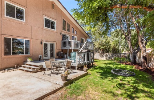 Pueblo House | Stylish 4 level home in a quiet safe neighborhood nestled in a cul-de-sac.