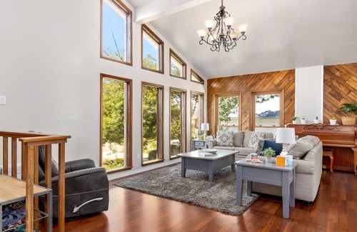 Pueblo House | Stylish 4 level home in a quiet safe neighborhood nestled in a cul-de-sac.