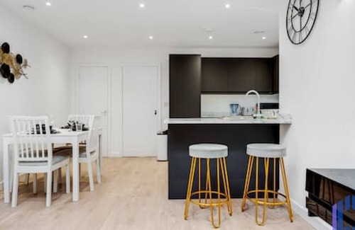 Manchester House | Stylish 4bd - Coop LIVE - Etihad - Parking - EV