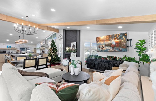 Southwest Anaheim House | Stylish 4bdr home for up to 13 guests - close to Disney and Knott’s