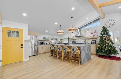 Southwest Anaheim House | Stylish 4bdr home for up to 13 guests - close to Disney and Knott’s
