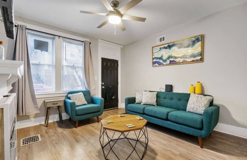 Bloomfield House | Stylish 4BR Downtown Pitt-Walk Everywhere+King bed