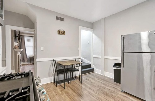 Bloomfield House | Stylish 4BR Downtown Pitt-Walk Everywhere+King bed
