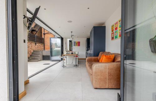 Leamington Spa Apartment | Stylish 5-Bed Townhouse in Prime Leamington Spa