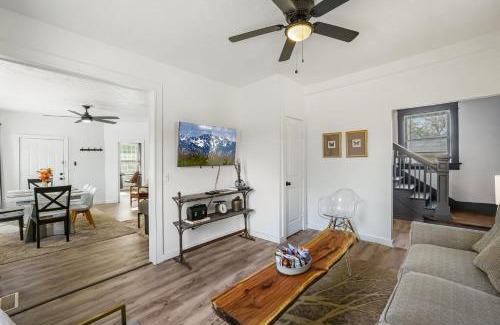 Central Oklahoma City House | Stylish 5-bedroom Okc Home 3 Levels Loft #04