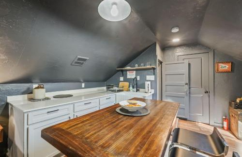 Central Oklahoma City House | Stylish 5-bedroom Okc Home 3 Levels Loft #04