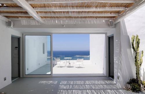 Ano Mera Villa | Stylish 5 BR Villa With Superb Views Of The Harbor