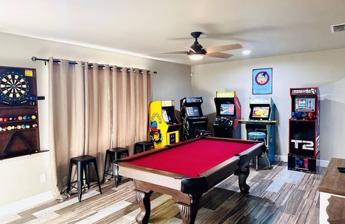 Eagle Pass House | Stylish 5Bedroom/6Beds/2Bath Plenty of Parking