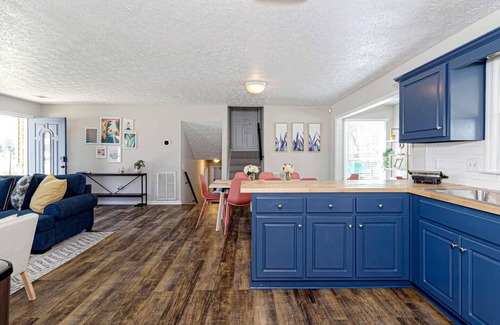 Fortson House | Stylish 5BR Split-Level Spacious Oasis w/Pool, BBQ & Game Room