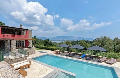 Vassilatika Villa | Stylish 6 en-suite bedroom Villa overlooking the Sea - 7km from Corfu town
