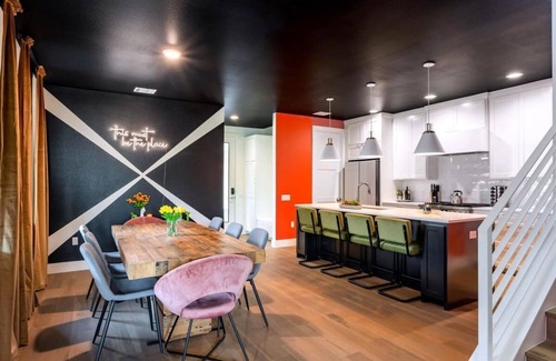 Chestnut House | Stylish 6BR Home 7 Minutes from Downtown—Sleeps 12