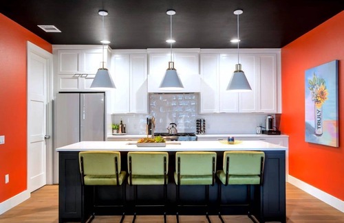 Chestnut House | Stylish 6BR Home 7 Minutes from Downtown—Sleeps 12