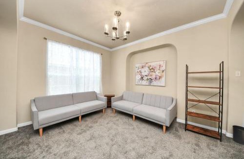 Fresno House | Stylish 6BR Retreat, Pool and Lake Trail, Sleeps 14