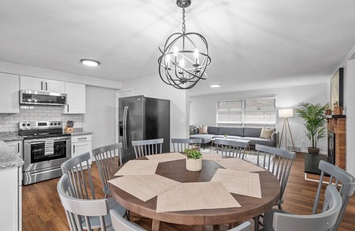 Wexford House | Stylish & Accessible 6Bd Home in Wexford/Pittsburg