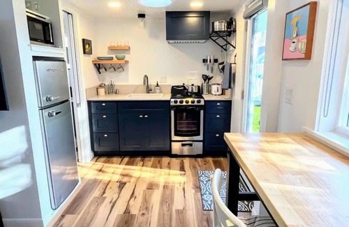 Arcata House | Stylish and Bright-Downtown