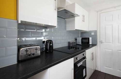 Liverpool House | Stylish and Comfortable Home Away From Home