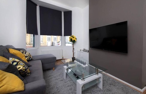 Liverpool House | Stylish and Comfortable Home Away From Home