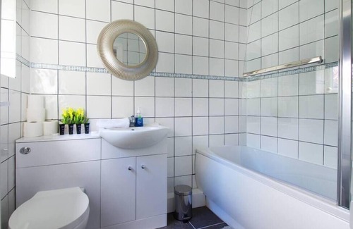Liverpool House | Stylish and Comfortable Home Away From Home