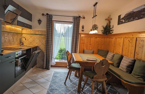 Kruen House | Stylish and cozy holiday home in Klais with terrace and garden, near MIttenwald.