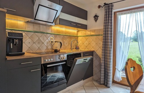 Kruen House | Stylish and cozy holiday home in Klais with terrace and garden, near MIttenwald.