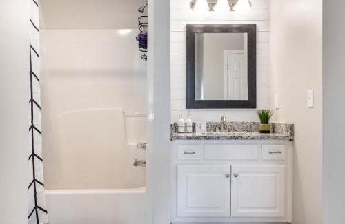 Buford House | Stylish and Cozy Retreat