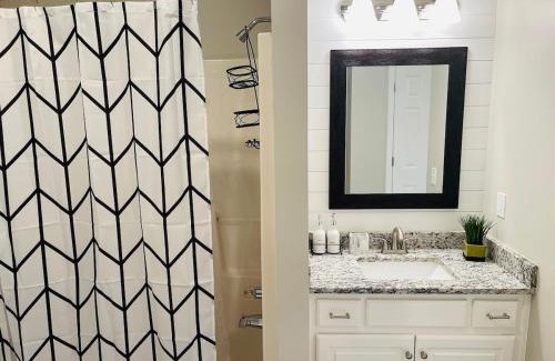 Buford House | Stylish and Cozy Retreat