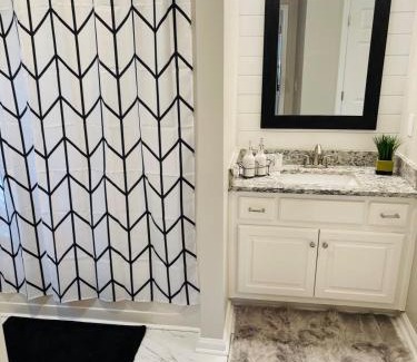 Buford House | Stylish and Cozy Retreat