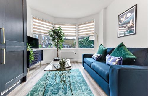 Crouch End Apartment | Stylish and Family Friendly 3 Bedroom Apartment