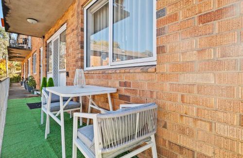 Downer Apartment | Stylish and Peaceful Retreat Near Dickson - Hosted by Canstay